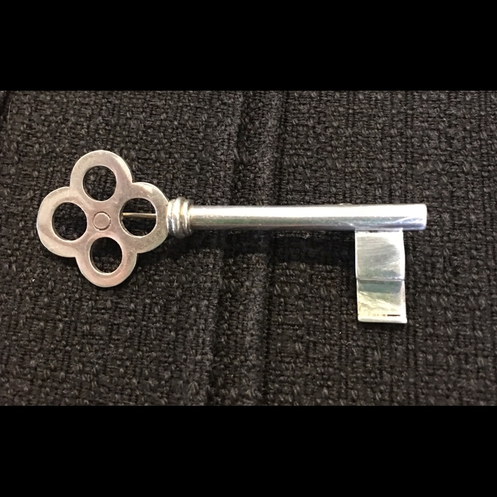 Vintage Mexican silver key brooch/pin
